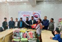 শীতার্ত মানুষের মাঝে শীতবস্ত্র নিয়ে পাশে দাঁড়িয়েছে কমলগঞ্জ প্রেসক্লাব